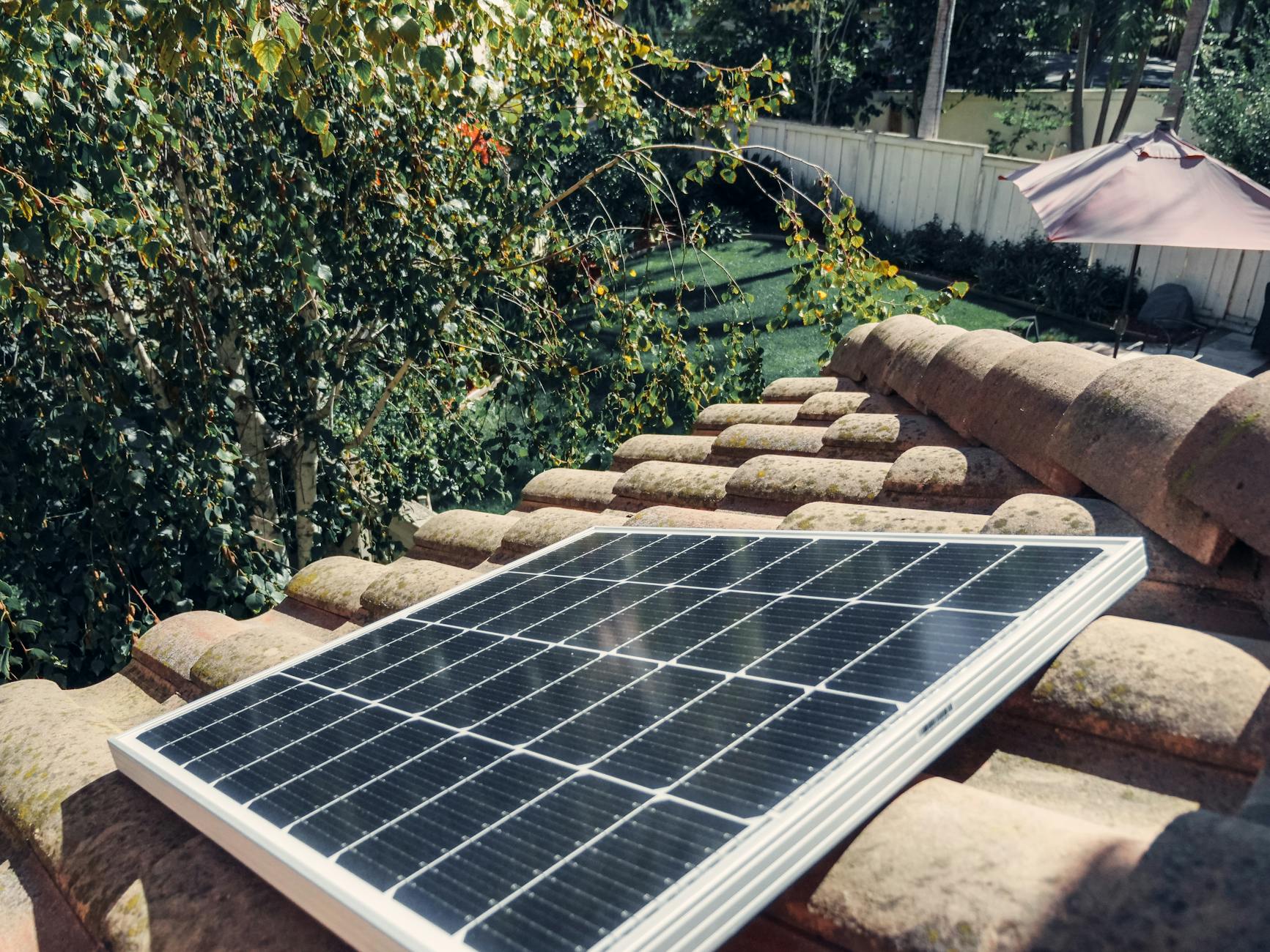 Explorando o Futuro da Energia Solar: Baterias Inovadoras para Casas Inteligentes